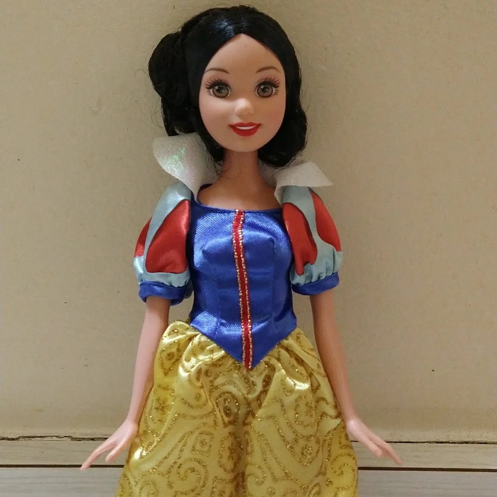 Vintage 1990's Mattel Snow White Doll Figure - Picture 3 of 5